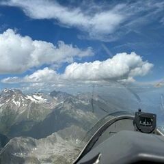 Flugwegposition um 13:39:25: Aufgenommen in der Nähe von Bezirk Surselva, Schweiz in 3245 Meter